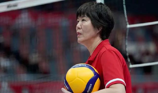 深藏功与名！郎平深夜悄悄离开，万千球迷来送行，却扑了个空