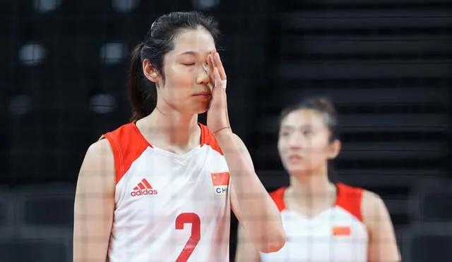 深藏功与名！郎平深夜悄悄离开，万千球迷来送行，却扑了个空